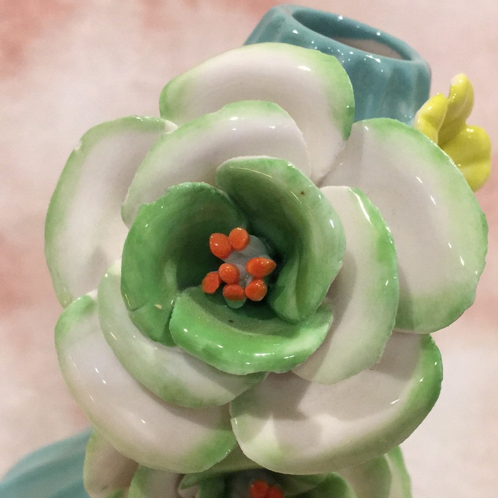 “Blooming Bright” Ceramic Bud Vase 3D ceramic Flowers NWOT 4”x6.5” Handcrafted - Picture 15 of 16